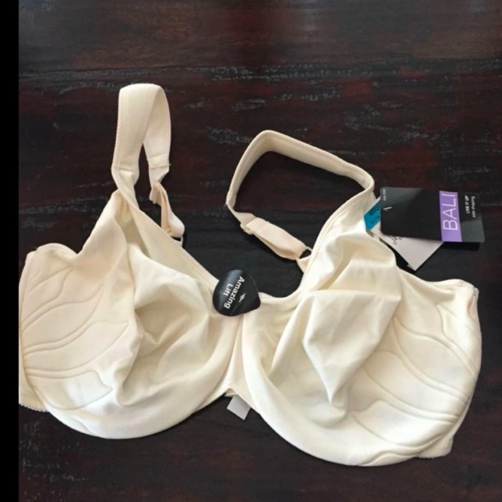 NWT Bali Women’s Bra size 40 DDD